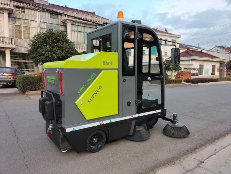 阿勒泰龙建清扫车_0